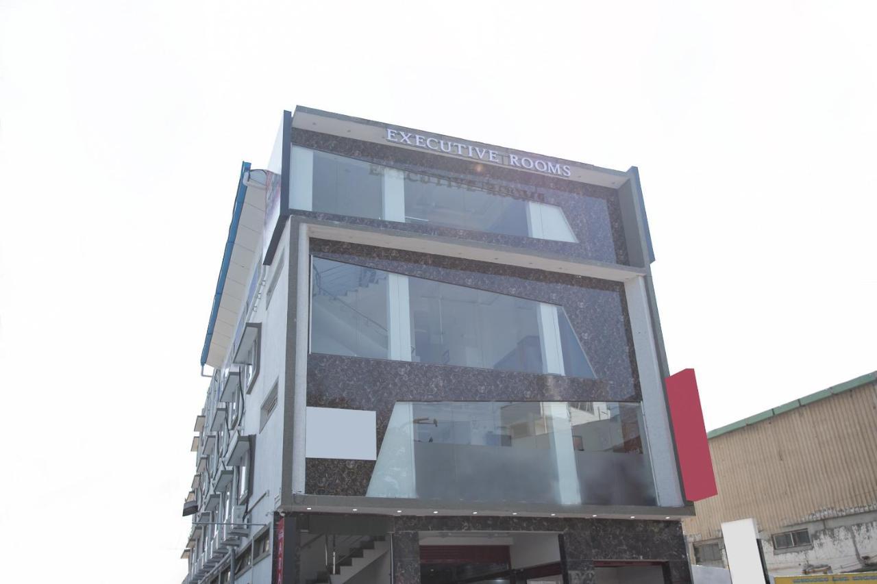 Oyo11097阿拉伯大酒店 班加罗尔 外观 照片